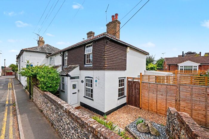 3 Bedroom End Of Terrace House For Sale In Bull Lane, Newington, ME9