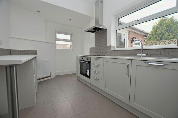 1 Bedroom Flat To Rent In High Street, Lye, Stourbridge, DY9