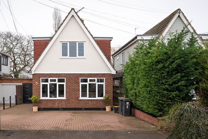3 Bedroom Detached House For Sale In Burnham Road, Hullbridge, SS5