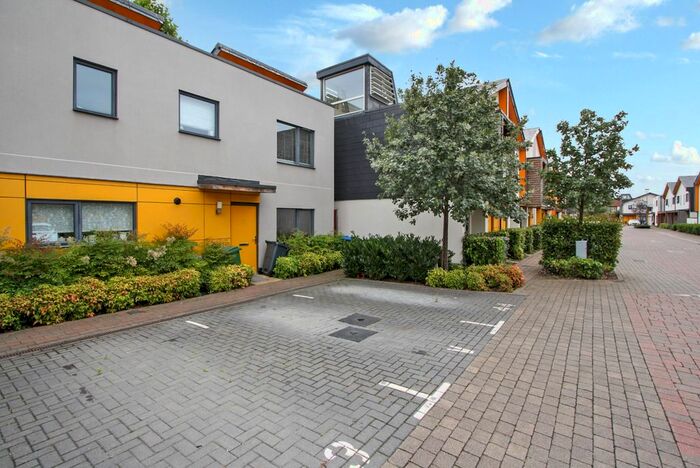 3 Bedroom End Of Terrace House To Rent In Cairns Avenue, London, SW16