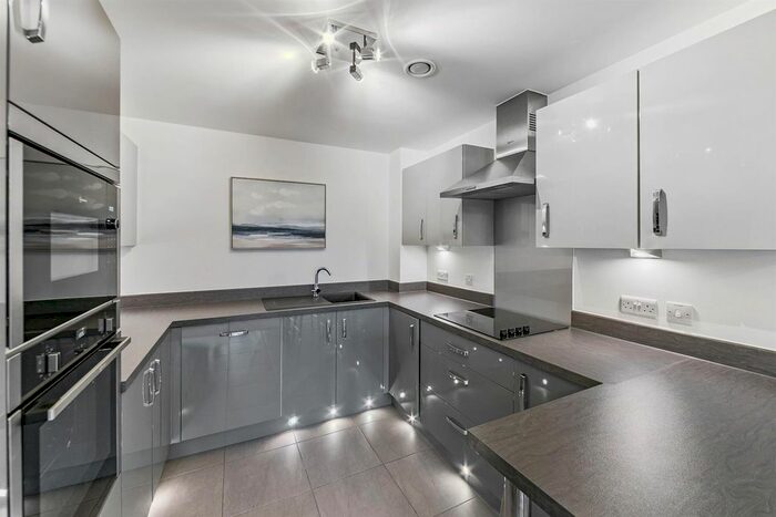 2 Bedroom Flat For Sale In Loddon House, London Road, Ruscombe, RG10