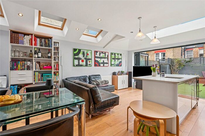 3 Bedroom Apartment For Sale In Gosberton Road, SW12