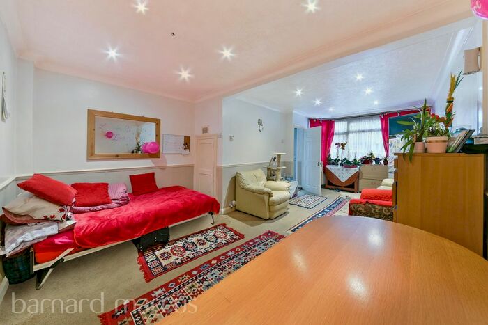 2 Bedroom Property To Rent In Fernside Avenue, Feltham, TW13