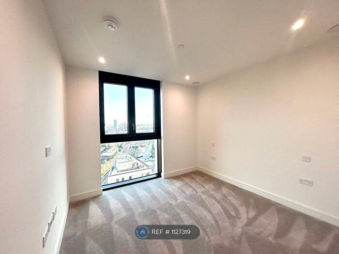 2 Bedroom Flat To Rent In Menara Point, London, E16