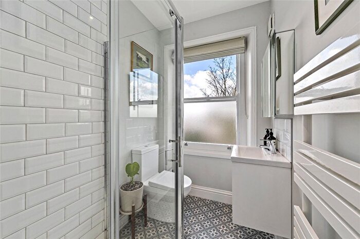 1 Bedroom Flat For Sale In Richmond Road, East Twickenham, TW1