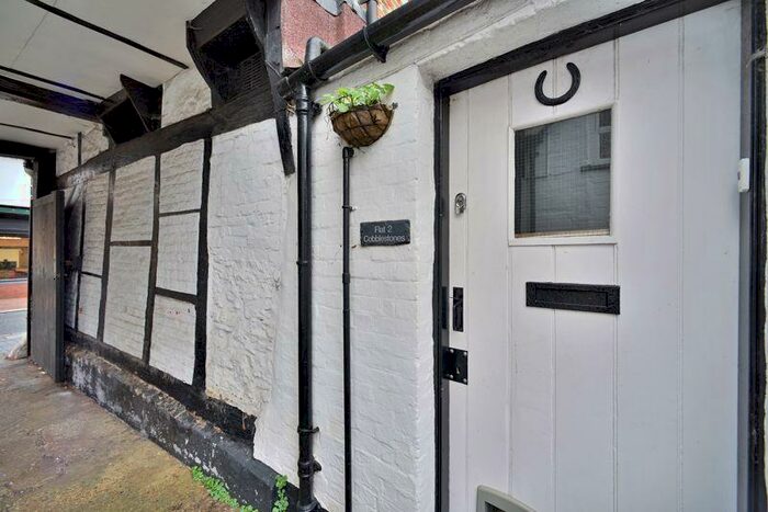 1 Bedroom Maisonette To Rent In Harts Yard, Godalming, GU7