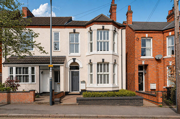 4 Bedroom Semi-Detached House For Sale In Murray Road, Rugby, CV21
