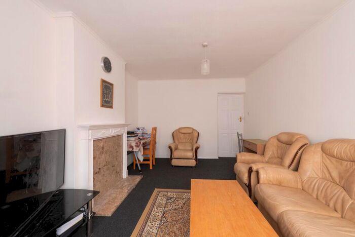 2 Bedroom Flat For Sale In Fairwood Court, Fairlop Road, Leytonstone, London, E11