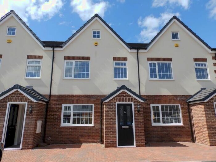 4 Bedroom Town House To Rent In Rohaan Close, Outwood, Wakefield, WF1