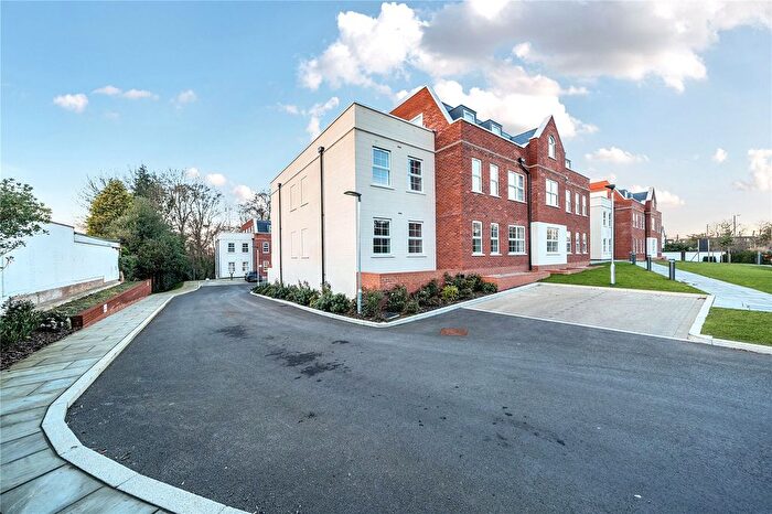 1 Bedroom Flat For Sale In Jubilee Gardens, Oatlands Drive, Weybridge, KT13