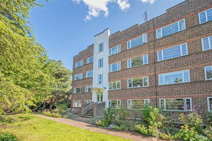 2 Bedroom Flat To Rent In Park Road, Hampton Wick, Kingston Upon Thames, KT1