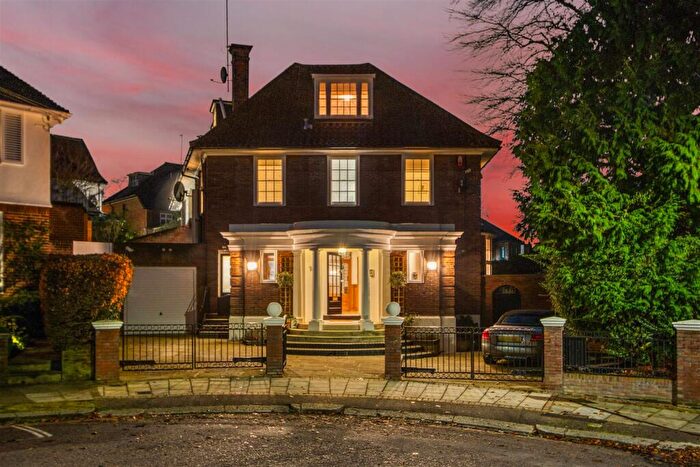 6 Bedroom House For Sale In West Heath Close, Hampstead, NW3