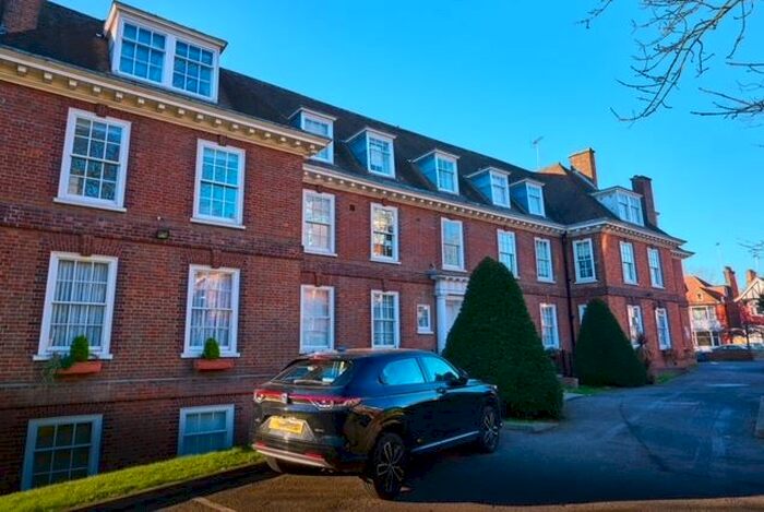 1 Bedroom Flat To Rent In West Heath Avenue, Hampstead, NW11