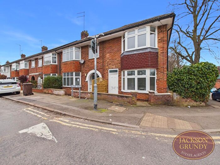 2 Bedroom End Of Terrace House For Sale In Balfour Road, Northampton, NN2