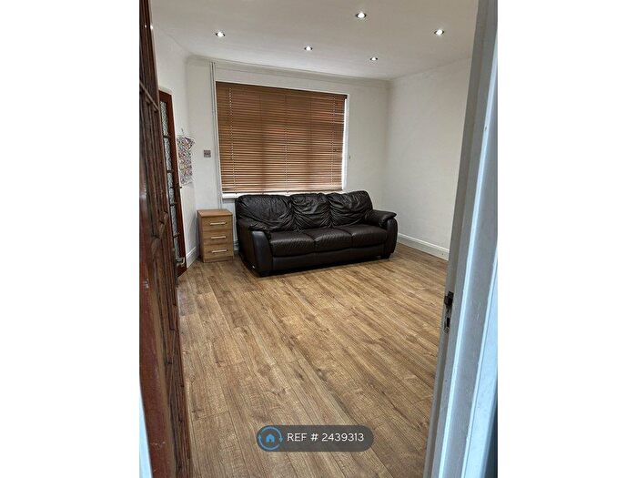 3 Bedroom Terraced House To Rent In Spencer Road, Slough, SL3