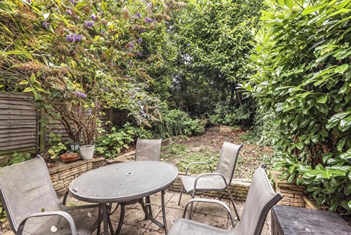 2 Bedroom Apartment To Rent In Cavendish Avenue, Finchley, N3