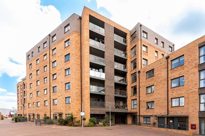 2 Bedroom Flat For Sale In Kingston Road, New Malden, KT3