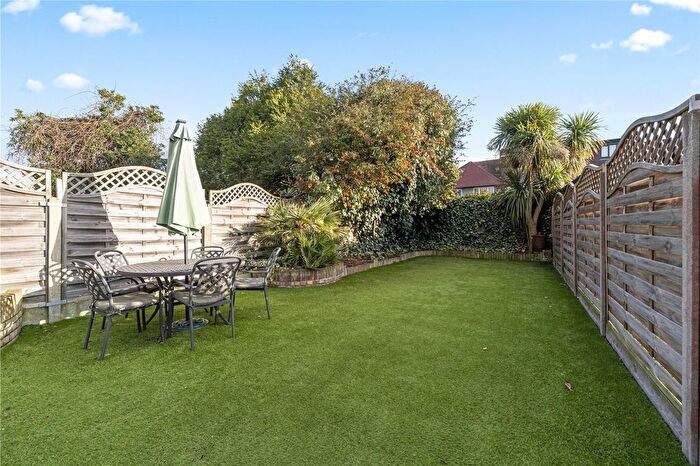 5 Bedroom Terraced House For Sale In Chertsey Road, Twickenham, TW2