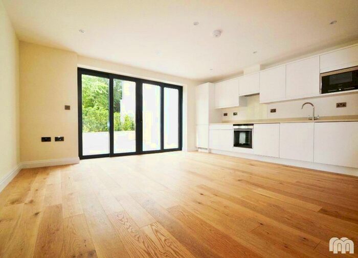 2 Bedroom Flat To Rent In The Upper Drive, Hove, BN3