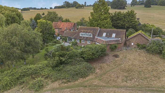 4 Bedroom Semi Detached House For Sale In Leighton Buzzard Road, Water End, HP1