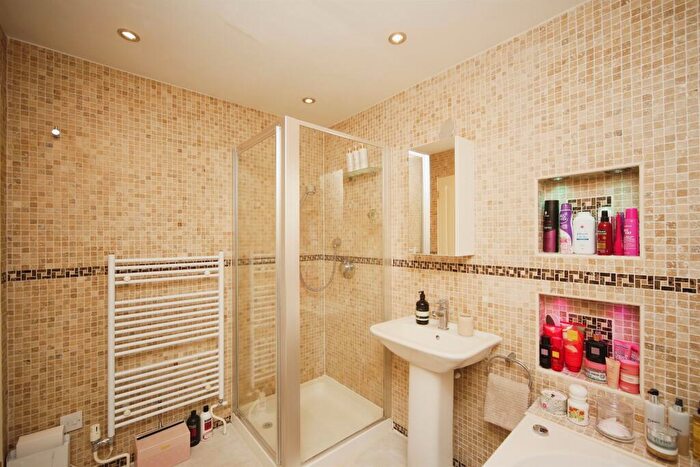 3 Bedroom Detached House For Sale In Northfield Close, Redditch, B98