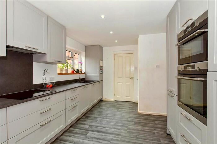 4 Bedroom Semi-Detached House For Sale In Plantation Close, Hothfield, Ashford, Kent, TN26