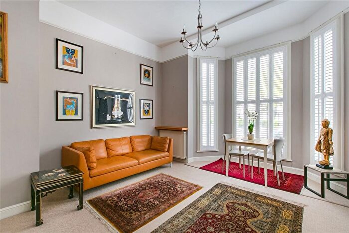 2 Bedroom Flat To Rent In Elsham Road, Holland Park, W14