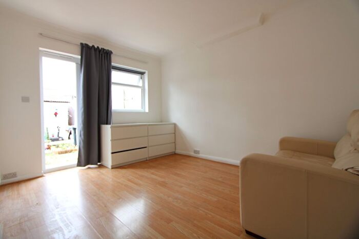 1 Bedroom Flat To Rent In Grove Road, Mitcham, CR4