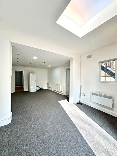 1 Bedroom Flat To Rent In South Road, Southall, UB1