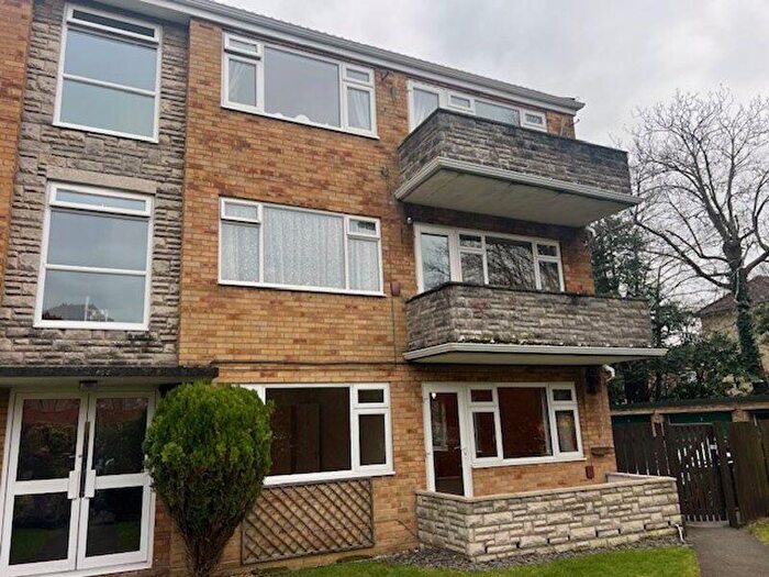 2 Bedroom Flat To Rent In Spacious -Bedroom Ground Floor Flat With Balcony & Garage – Close To Bournemouth Town Centre, BH2