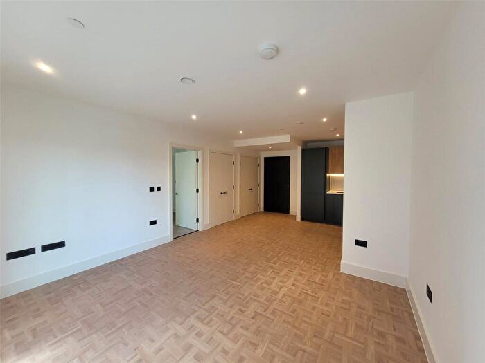 1 Bedroom Apartment To Rent In Clapham Junciton, Monarch Square, London, SW11