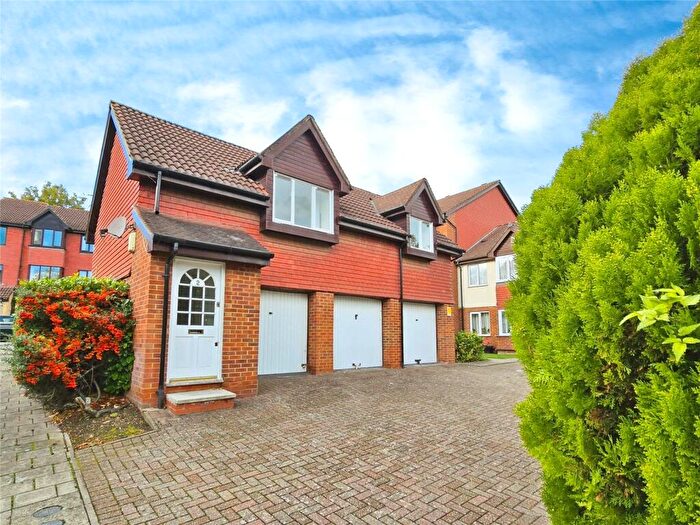 1 Bedroom Maisonette For Sale In Sterling Gardens, London, SE14