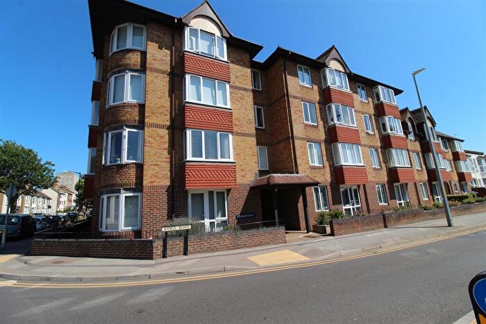 1 Bedroom Retirement Property For Sale In Oakland Court, Kings Road, Herne Bay, CT6