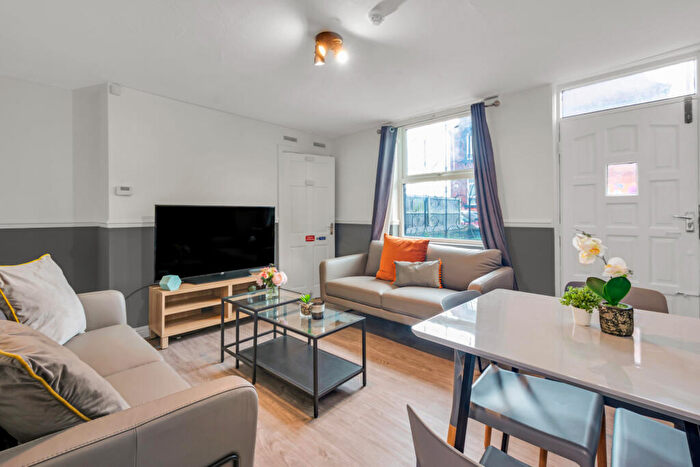 6 Bedroom House To Rent In Royal Park Avenue, Leeds, LS6