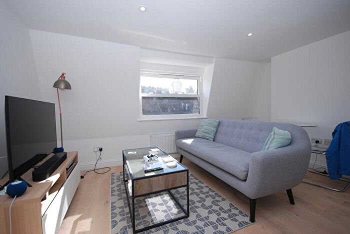 1 Bedroom Flat To Rent In Mossbury Road, London, SW11