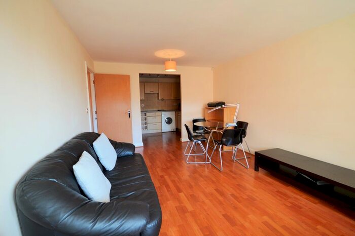 2 Bedroom Flat To Rent In Royal Plaza, Westfield Terrace, Sheffield, S1