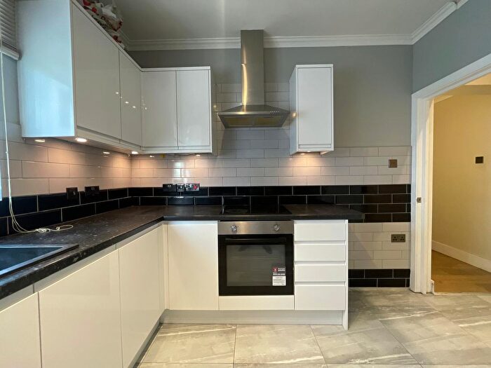 3 Bedroom Flat To Rent In Uxbridge Road, Hanwell, W7
