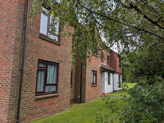 2 Bedroom Flat To Rent In Gorringes Brook, Horsham, RH12
