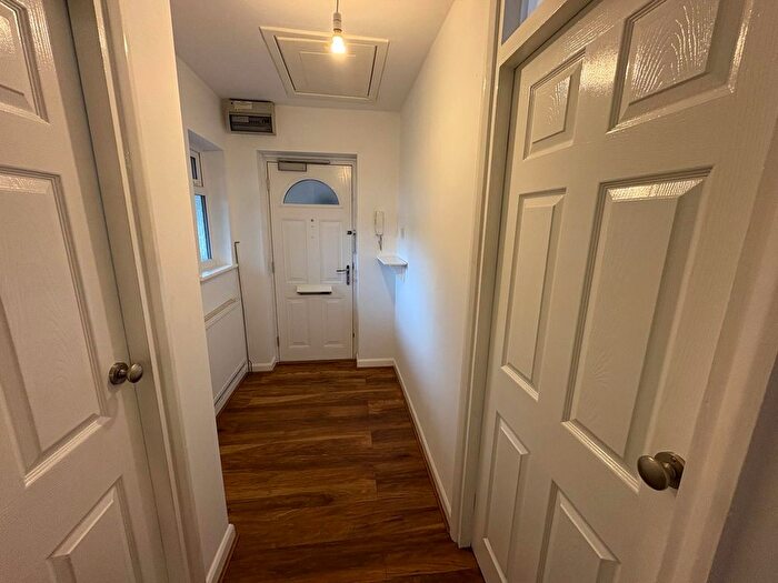 1 Bedroom Flat To Rent In Central Drive, Coseley, WV14