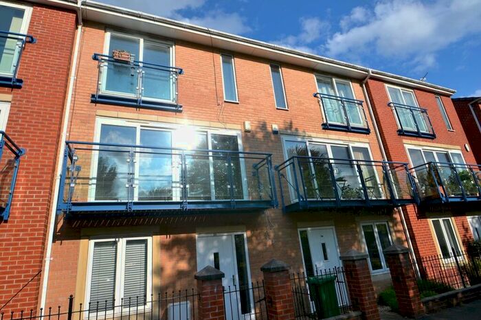 4 Bedroom Town House To Rent In The Sanctuary, Hulme, Manchester, M15