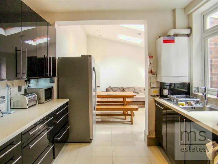 5 Bedroom Semi-Detached House To Rent In Elmsthorpe Avenue, Lenton, Nottingham, NG7