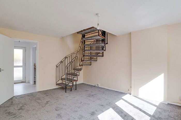 2 Bedroom Terraced House To Rent In Arden Road, Cambridge, CB4
