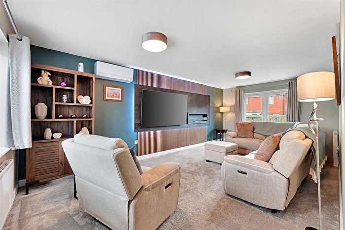 4 Bedroom Detached House For Sale In Whinfell Road, Dunston, Chesterfield, S41