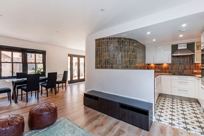 3 Bedroom Flat To Rent In Hobbs Court, Shad Thames, SE1