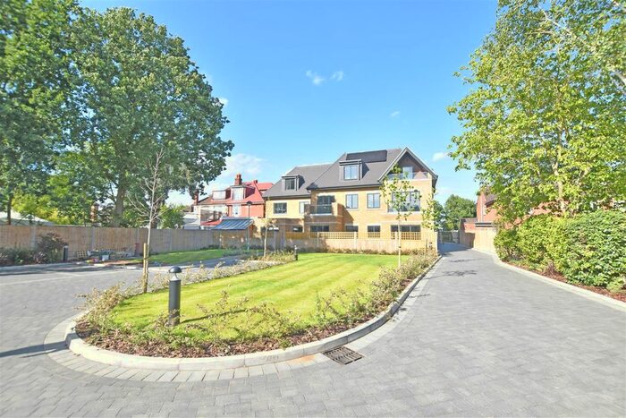 3 Bedroom Flat To Rent In Wood Lane, Isleworth, TW7