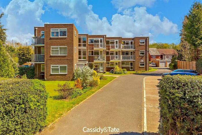2 Bedroom Flat To Rent In St Johns Court, Harpenden, AL5