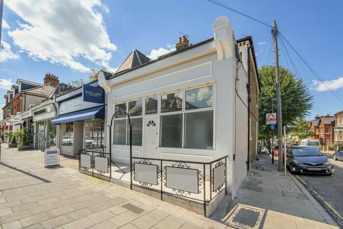 2 Bedroom Flat To Rent In Beaconsfield Road, St Margarets, Twickenham, TW1