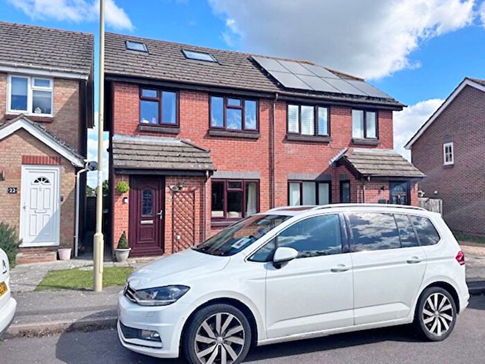 4 Bedroom Semi-detached House For Sale In Barney Evans Crescent, Cowplain, Waterlooville, PO8
