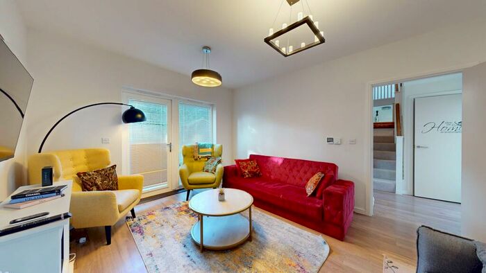 2 Bedroom Flat To Rent In Sphinx Way, EN5