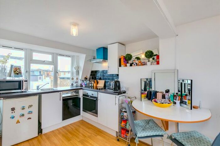 1 Bedroom Flat To Rent In Munster Road, Fulham, SW6